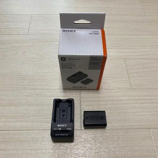 ソニー(SONY)の📷SONYトラベルチャージキットACC-TRW (バッテリー/充電器)