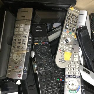 エアコン、テレビ、DVDプレーヤー、カーナビ等リモコン300個まとめて(その他)