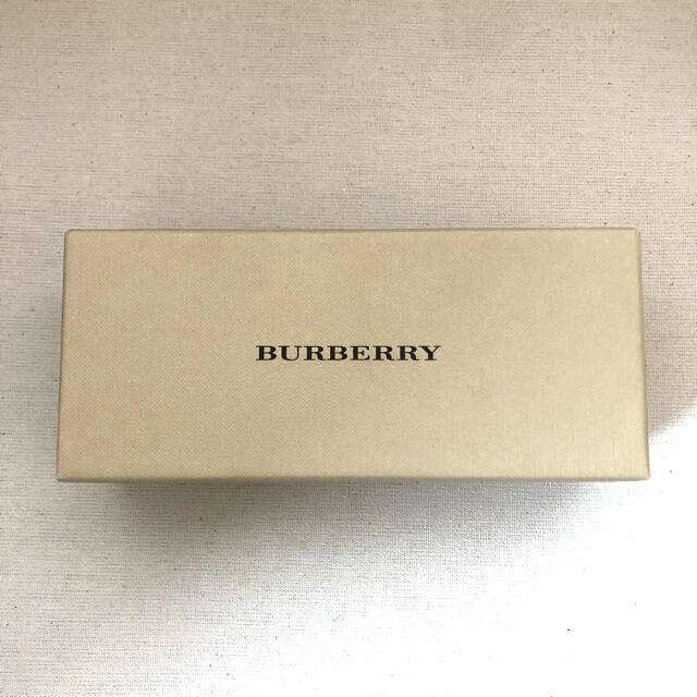 BURBERRY(バーバリー)の新品　バーバリー　メガネケース レディースのファッション小物(サングラス/メガネ)の商品写真