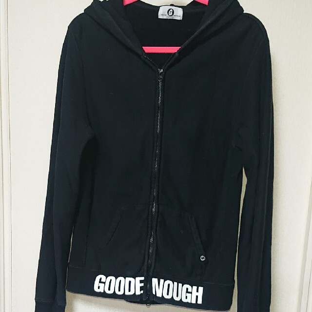 GOODENOUGH リブ ロゴ 入り パーカー