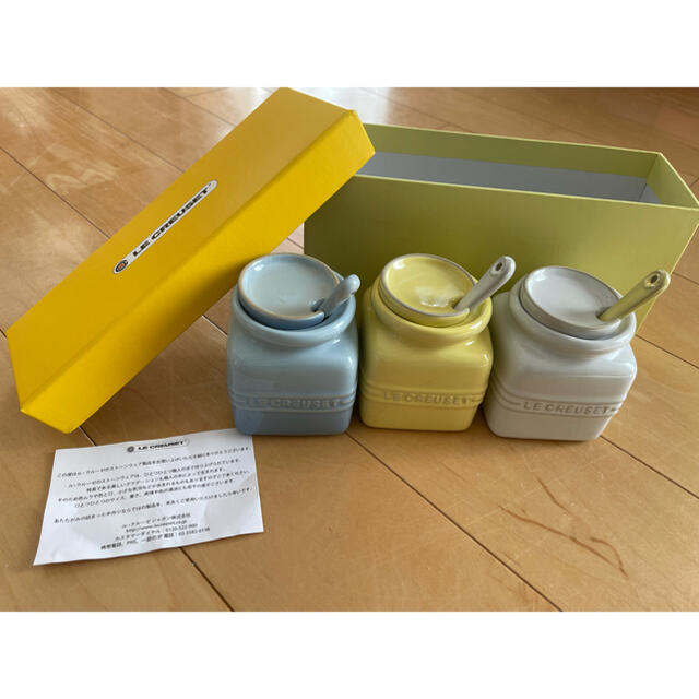 ル・クルーゼ ミニソースジャー 3点セット 調味料入れ - 食器 ル・クルーゼ ミニソースジャー 3点セット 調味料入れ - 食器