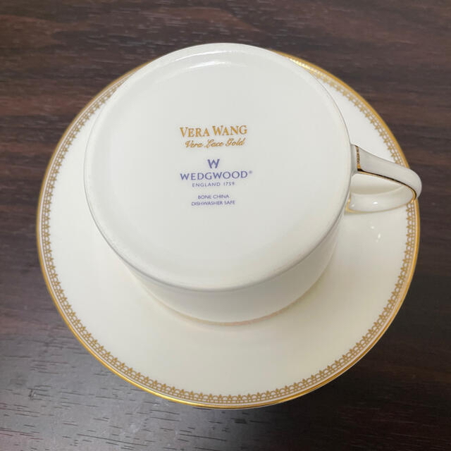 WEDGWOOD(ウェッジウッド)のヴェラ・ウォン　ヴェラ　レース　ゴールド　ティーカップ&ソーサー　ウェッジウッド インテリア/住まい/日用品のキッチン/食器(食器)の商品写真