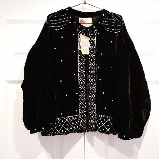 チャイハネ(チャイハネ)の新品タグ付きチャイハネベルベットビーズ刺繍ジャケットブルゾンエスニック(ブルゾン)