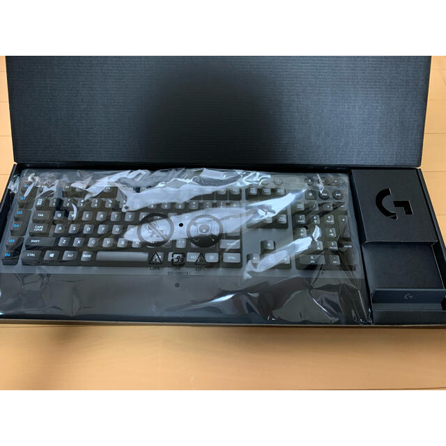 ロジクール　G613 ワイヤレスゲーミングキーボード　スマホスタンド付き スマホ/家電/カメラのPC/タブレット(PC周辺機器)の商品写真