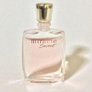 ランコム(LANCOME)のランコム ミラク シークレット オードゥ　パルファン 香水 ミニボトル 5ml(香水(女性用))