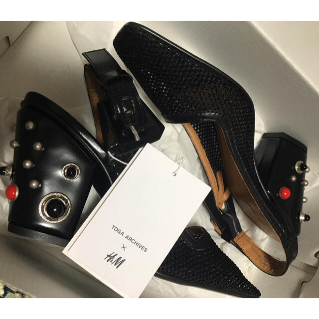 TOGA(トーガ)のTOGA × H&Mコラボ メッシュパンプス EUR39  新品未使用 レディースの靴/シューズ(ハイヒール/パンプス)の商品写真
