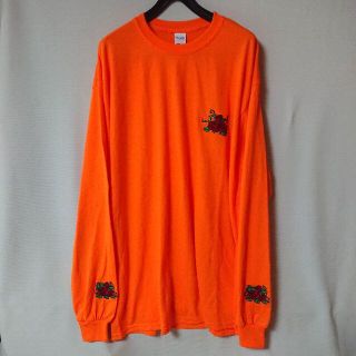 ギルダン(GILDAN)の【新品】GILDAN 薔薇刺繍　6.oz長袖Tシャツ（蛍光オレンジ）L(Tシャツ/カットソー(七分/長袖))