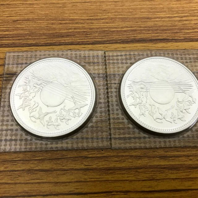 天皇陛下御在位60年記念硬貨 額面10,000円  2枚です。