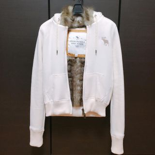 アバクロンビーアンドフィッチ(Abercrombie&Fitch)のアバクロ ファー付きパーカー(パーカー)