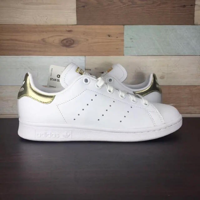 adidas(アディダス)のadidas STAN SMITH 22cm 新品 レディースの靴/シューズ(スニーカー)の商品写真