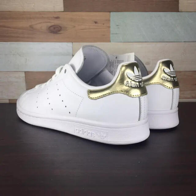 adidas(アディダス)のadidas STAN SMITH 22cm 新品 レディースの靴/シューズ(スニーカー)の商品写真