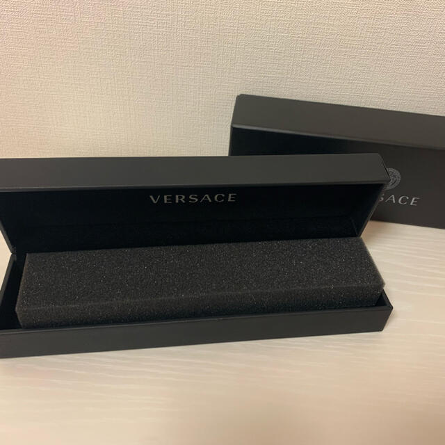 VERSACE(ヴェルサーチ)のむらさき様専用 VERSACE ネックレス【新品・未使用】 レディースのアクセサリー(ネックレス)の商品写真