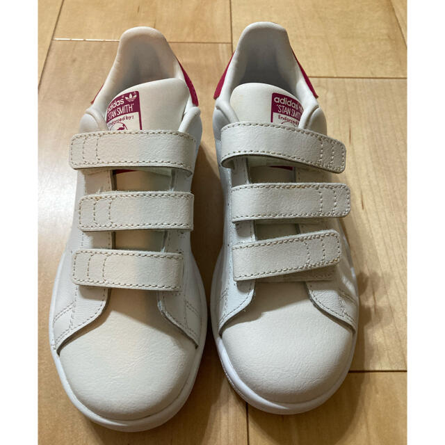 adidas(アディダス)の未使用☆adidas アディダス スタンスミス　ベルクロ　18.5cm キッズ/ベビー/マタニティのキッズ靴/シューズ(15cm~)(スニーカー)の商品写真