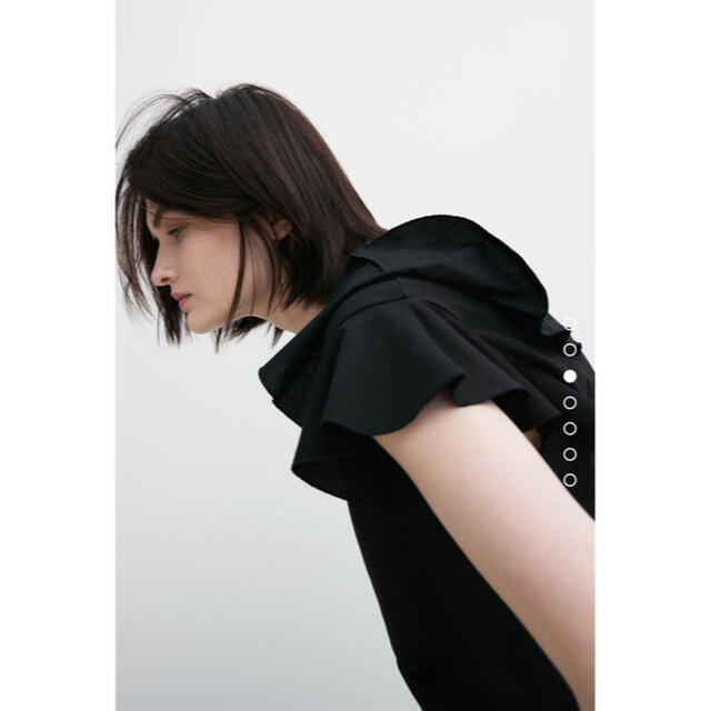 ZARA(ザラ)のZARA フリル付きTシャツ レディースのトップス(Tシャツ(半袖/袖なし))の商品写真