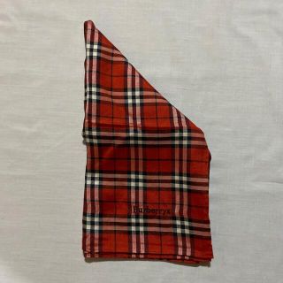 バーバリー(BURBERRY)のBurberrys シルク100% ハンカチ　レッドチェック　中古美品　#995(ハンカチ)