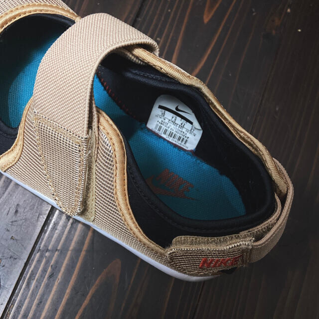NIKE(ナイキ)のnike エアリフト　ゴールド レディースの靴/シューズ(スニーカー)の商品写真