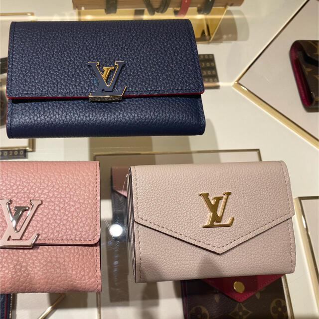 LOUIS VUITTON(ルイヴィトン)の日曜日までのお値段です。ルイヴィトン 大人気 グレージュ レディースのファッション小物(財布)の商品写真