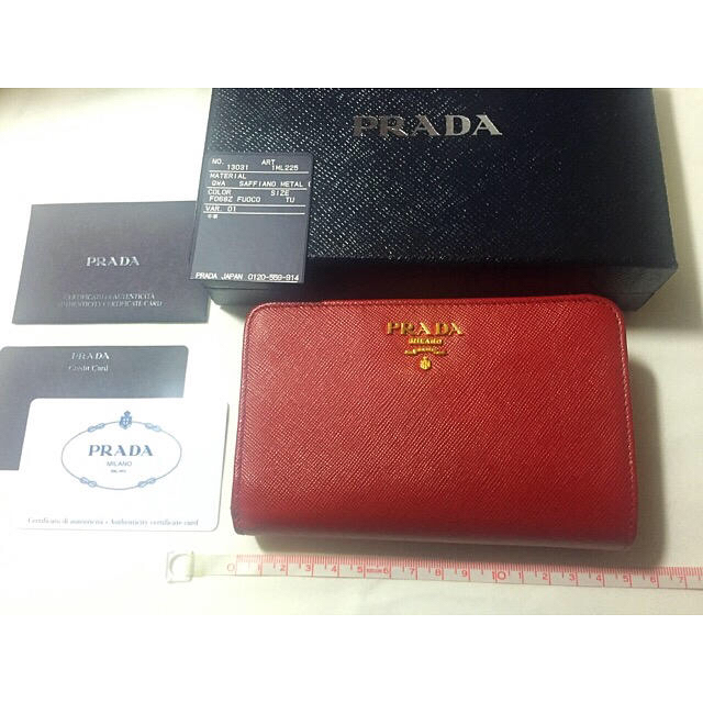 PRADA(プラダ)の大幅値下げ！ 大人気 プラダ PRADA サフィアーノ 二つ折り 財布【正規品】 レディースのファッション小物(財布)の商品写真