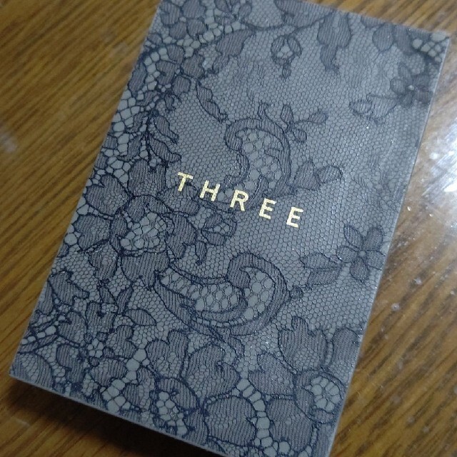 THREE(スリー)のTHREE4Dアイパレット X01 コスメ/美容のベースメイク/化粧品(アイシャドウ)の商品写真