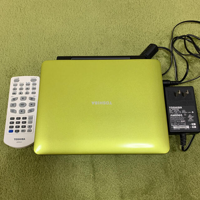 東芝(トウシバ)の東芝　ポータブル　DVDプレーヤー　（ジャンク品） スマホ/家電/カメラのテレビ/映像機器(DVDプレーヤー)の商品写真