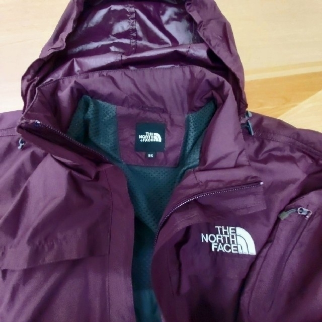 THE NORTH FACE(ザノースフェイス)のnorthface ノースフェイス マウンテンパーカー 海外限定版 希少カラー メンズのジャケット/アウター(マウンテンパーカー)の商品写真