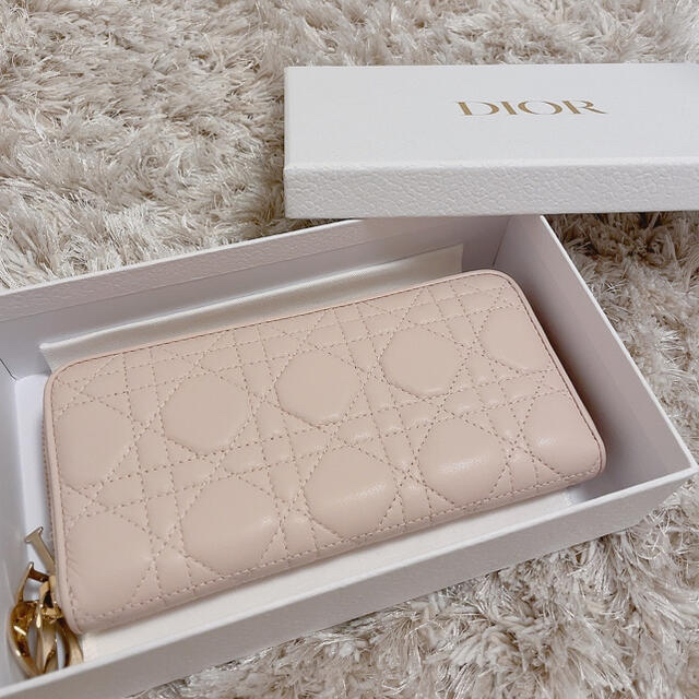 新品登場 Dior Christian - 長財布 カナージュラムスキン DIOR LADY