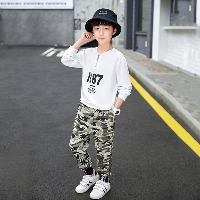 キッズセットアップ　ロゴトップス　カモフラージュパンツ　男の子　黒110 キッズ/ベビー/マタニティのキッズ服男の子用(90cm~)(その他)の商品写真