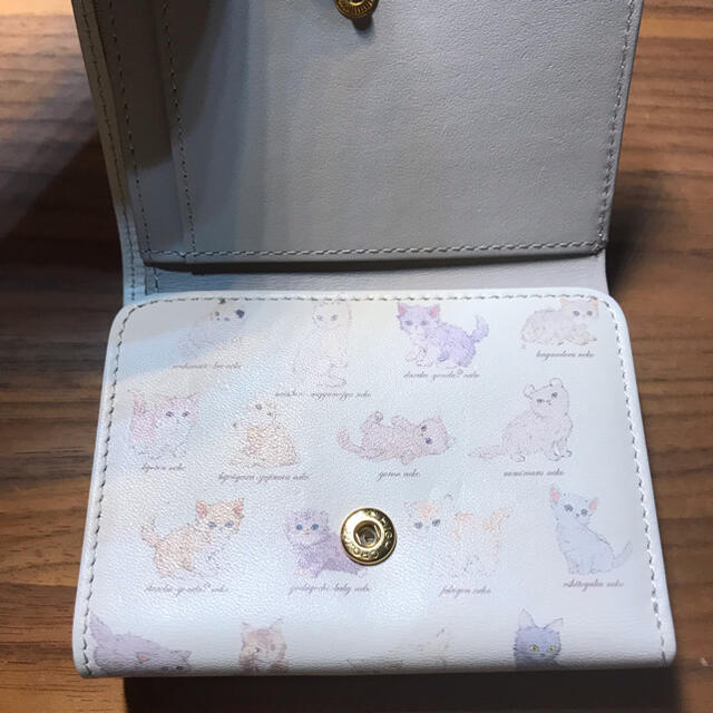 franche lippee(フランシュリッペ)の新品未使用　フランシュリッペ  ダンソンポッシュ　猫図鑑　三つ折り財布　外箱つき レディースのファッション小物(財布)の商品写真