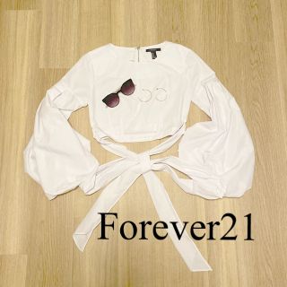 フォーエバートゥエンティーワン(FOREVER 21)のforever21 ショート丈トップス(カットソー(長袖/七分))