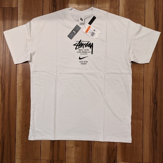 STUSSY(ステューシー)のSTUSSY NIKE INTERNATIONAL TEE WHITE L メンズのトップス(Tシャツ/カットソー(半袖/袖なし))の商品写真