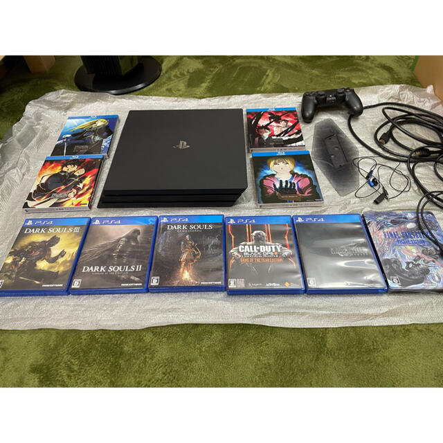 PlayStation4(プレイステーション4)のPS4 PlayStation 4 Pro 1TB （CUH-7000B) エンタメ/ホビーのゲームソフト/ゲーム機本体(家庭用ゲーム機本体)の商品写真