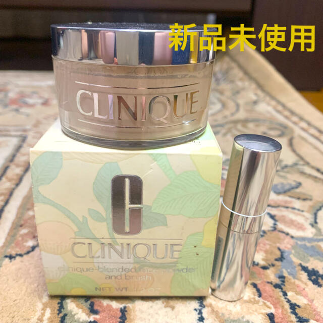 CLINIQUE(クリニーク)の【新品】CLINIQUE ブレンデッドフェースパウダー(ブラシ付き) クリニーク コスメ/美容のベースメイク/化粧品(フェイスパウダー)の商品写真