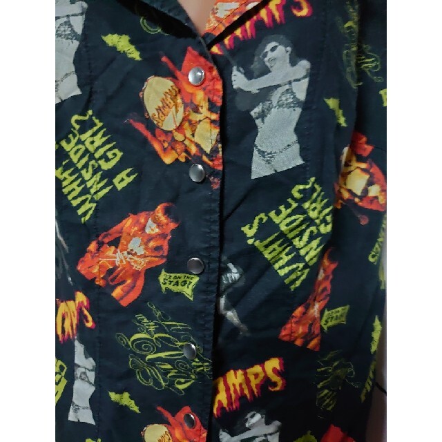 HYSTERIC GLAMOUR(ヒステリックグラマー)のCRAMPS総柄●キャップスリーブブラウス HYSTERICGLAMOUR レディースのトップス(シャツ/ブラウス(半袖/袖なし))の商品写真