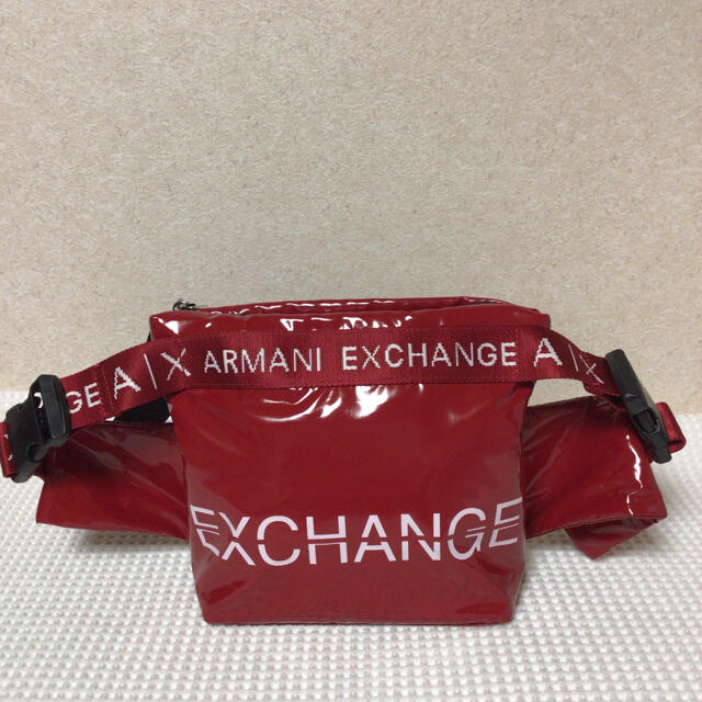 ARMANI EXCHANGE(アルマーニエクスチェンジ)のARMANI  EXCHANGE  ロゴ　パファーウエストポーチ　ボディーバック レディースのバッグ(ボディバッグ/ウエストポーチ)の商品写真