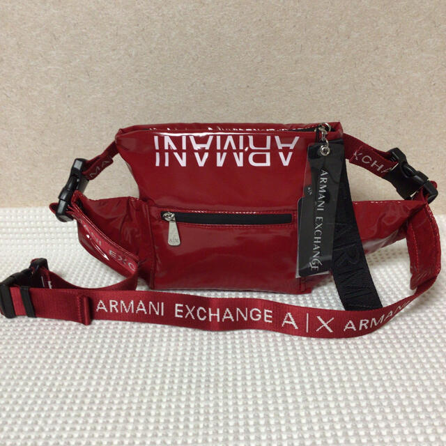 ARMANI EXCHANGE(アルマーニエクスチェンジ)のARMANI  EXCHANGE  ロゴ　パファーウエストポーチ　ボディーバック レディースのバッグ(ボディバッグ/ウエストポーチ)の商品写真