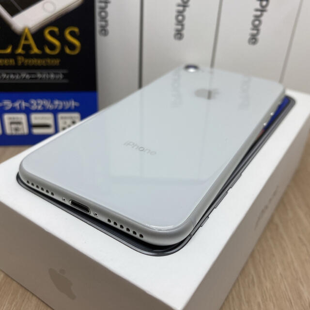 iPhone(アイフォーン)のiPhone 8 本体　64 GB SIMフリー　バッテリー　100% 【A】 スマホ/家電/カメラのスマートフォン/携帯電話(スマートフォン本体)の商品写真