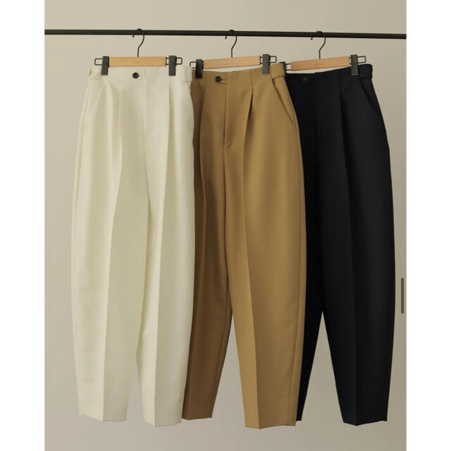 TODAYFUL(トゥデイフル)のlouren  centerpress cocoon pants レディースのパンツ(カジュアルパンツ)の商品写真