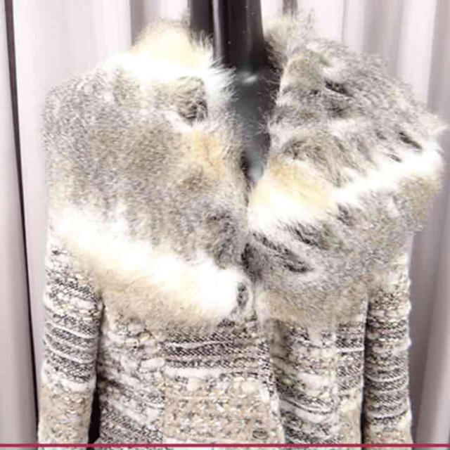 【美品】VERONICA ラメ襟ファーロングコート ベージュ系 レディースのジャケット/アウター(毛皮/ファーコート)の商品写真