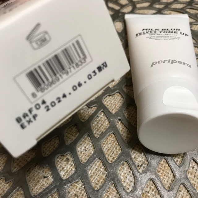 dholic(ディーホリック)の新品未使用 peripera ペリペラ　トーンアップクリーム ベルベット コスメ/美容のベースメイク/化粧品(化粧下地)の商品写真