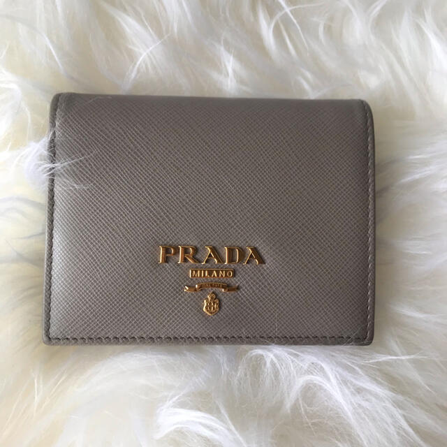 PRADA(プラダ)の美品です☺️ プラダ　サフィアーノ　二つ折り財布　コンパクトウォレット レディースのファッション小物(財布)の商品写真