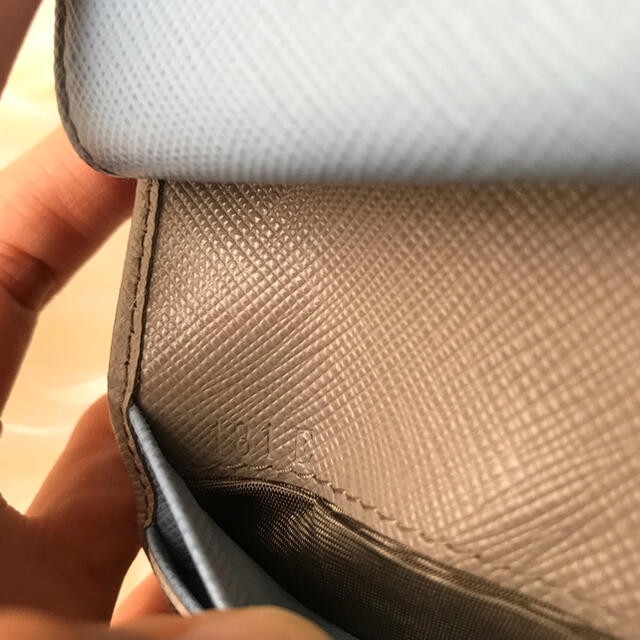 PRADA(プラダ)の美品です☺️ プラダ　サフィアーノ　二つ折り財布　コンパクトウォレット レディースのファッション小物(財布)の商品写真