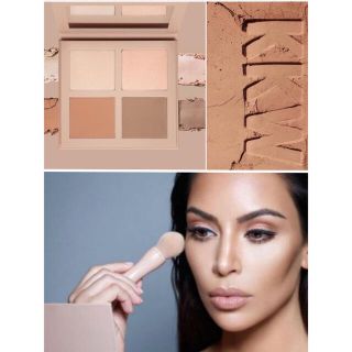 ★KKW Beauty★パウダー ハイライト チーク パレット★Light★(フェイスカラー)