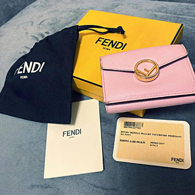 フェンディ　コンパクトウォレット　三つ折り財布　ピンクベージュ　FENDI ミニ