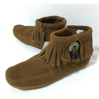 ミネトンカ(Minnetonka)の1945新品MINNETONKA ミネトンカ本革スエードアンクルブーツ22.0(ブーティ)