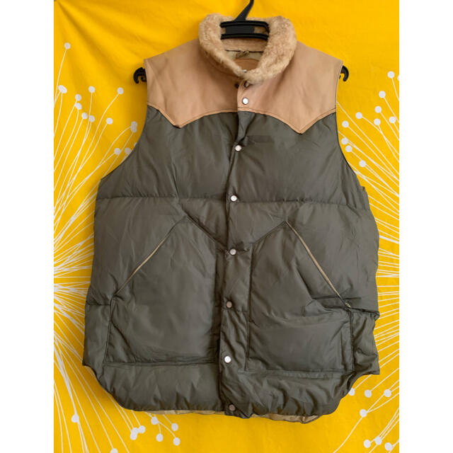 Rocky Mountain Featherbed(ロッキーマウンテンフェザーベッド)のロッキーマウンテン　ダウンベスト　Mサイズ　Rocky  mountain  メンズのジャケット/アウター(ダウンベスト)の商品写真