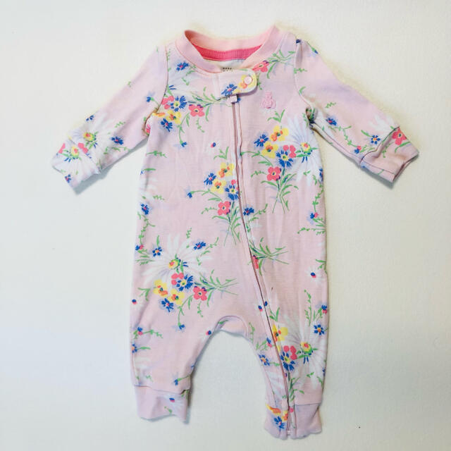 babyGAP(ベビーギャップ)のBaby gap 花柄ロンパース カバーオール キッズ/ベビー/マタニティのベビー服(~85cm)(ロンパース)の商品写真