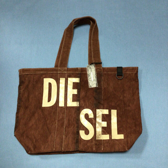 DIESEL(ディーゼル)の洗練された存在感を放つトート　DIESEL GRANYTO SHOPPER M  メンズのバッグ(トートバッグ)の商品写真