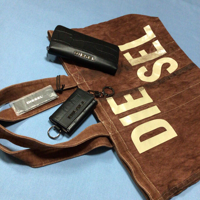 DIESEL(ディーゼル)の洗練された存在感を放つトート　DIESEL GRANYTO SHOPPER M  メンズのバッグ(トートバッグ)の商品写真