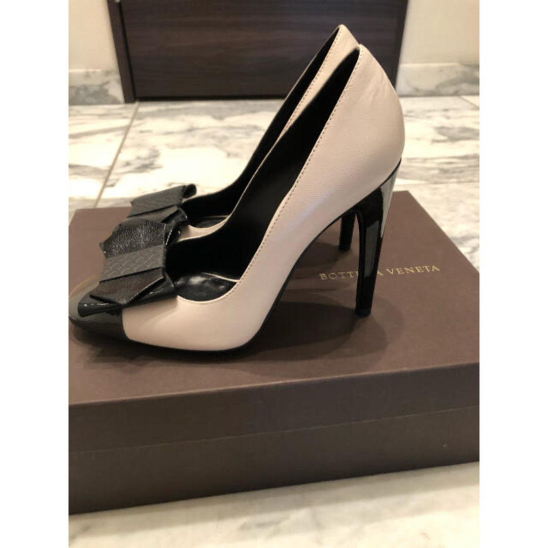 BOTTEGA VENETA パンプス Bottega Veneta TOWER SQUARE パンプス - Kiwi | FWRD