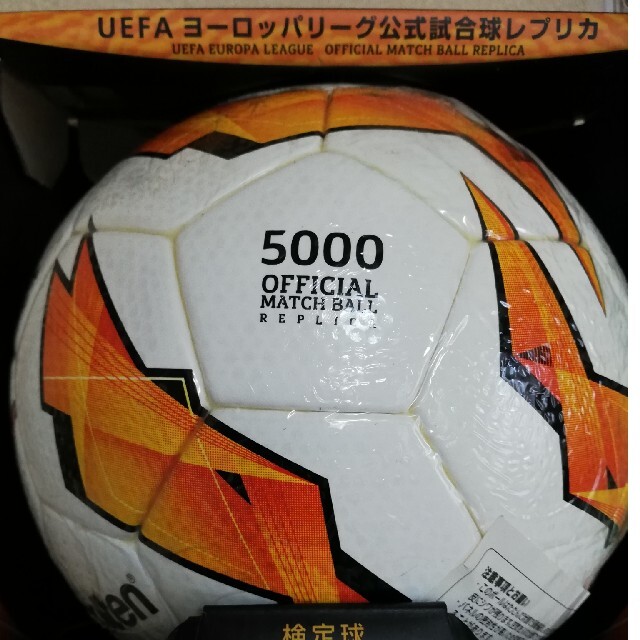 molten(モルテン)のモルテン　サッカーボール　4号　5000  ヨーロッパ　UEFA スポーツ/アウトドアのサッカー/フットサル(ボール)の商品写真